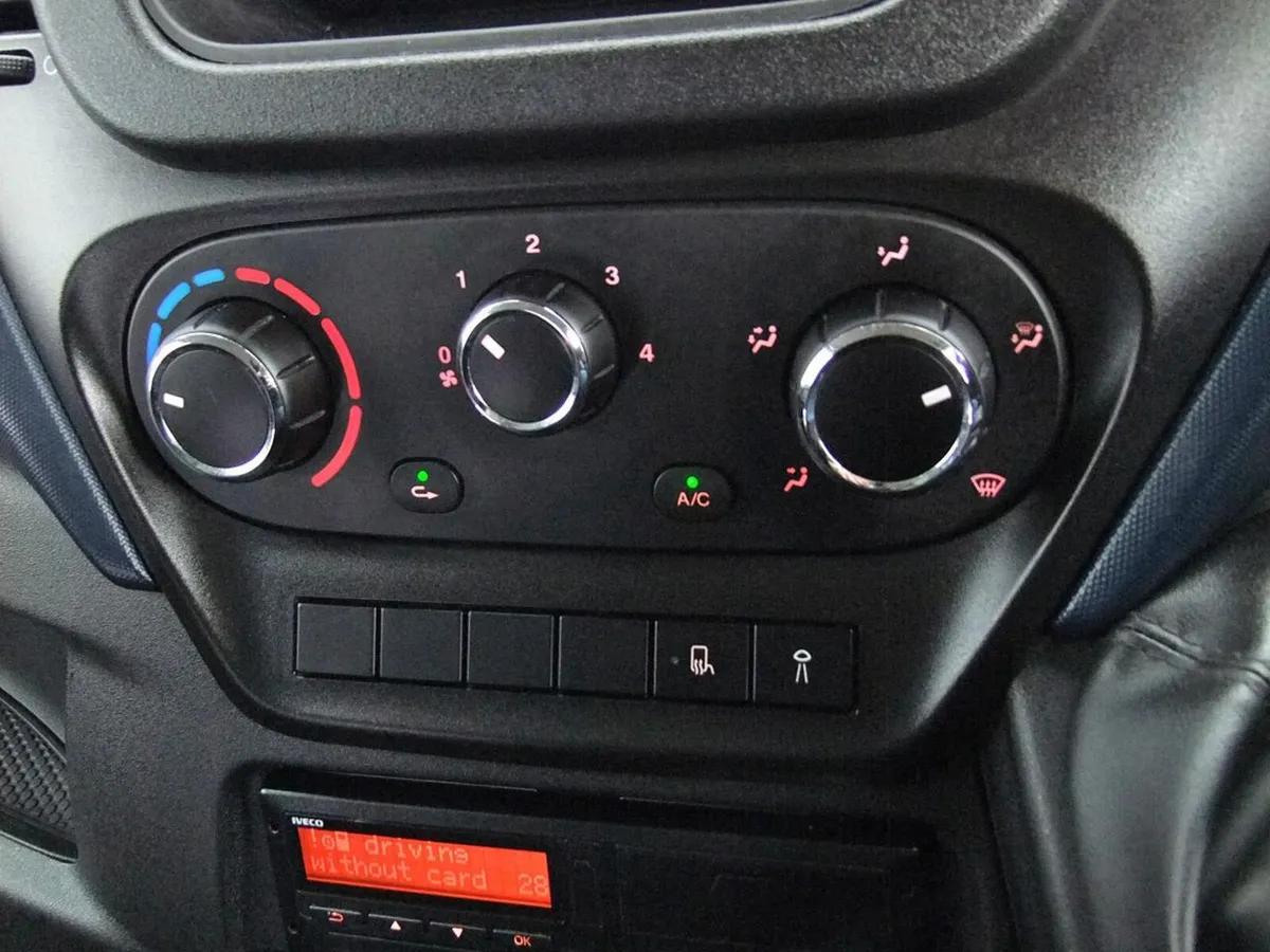 2019 Iveco Daily Luton Box Van - Image 3