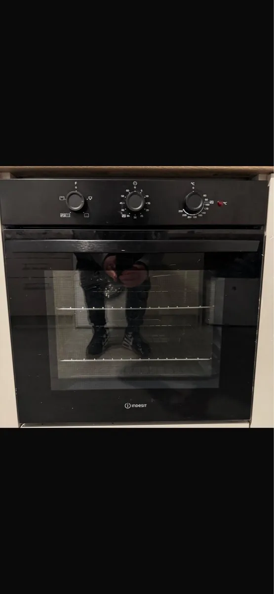 Oven and glass hob - Image 1