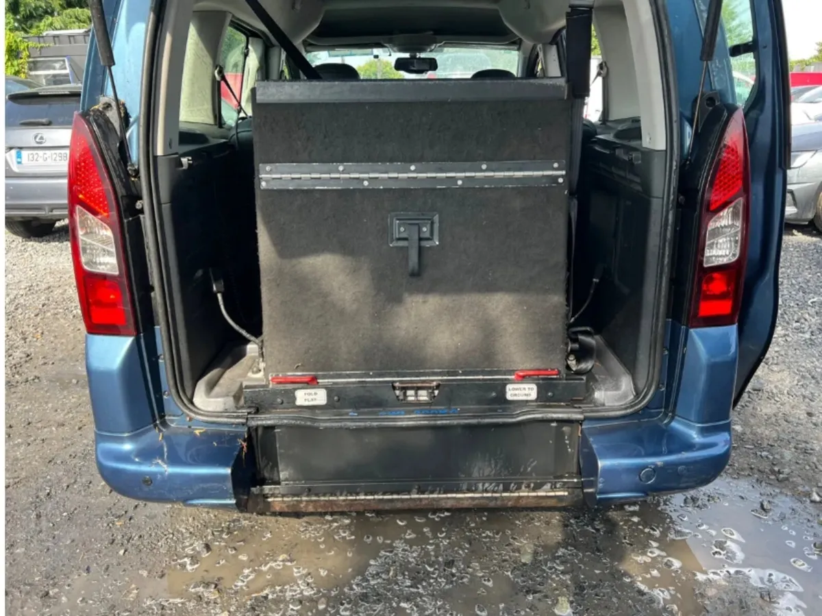 2015 Peugoet Tepee Wheelchair DRIVE AWAY - Image 4