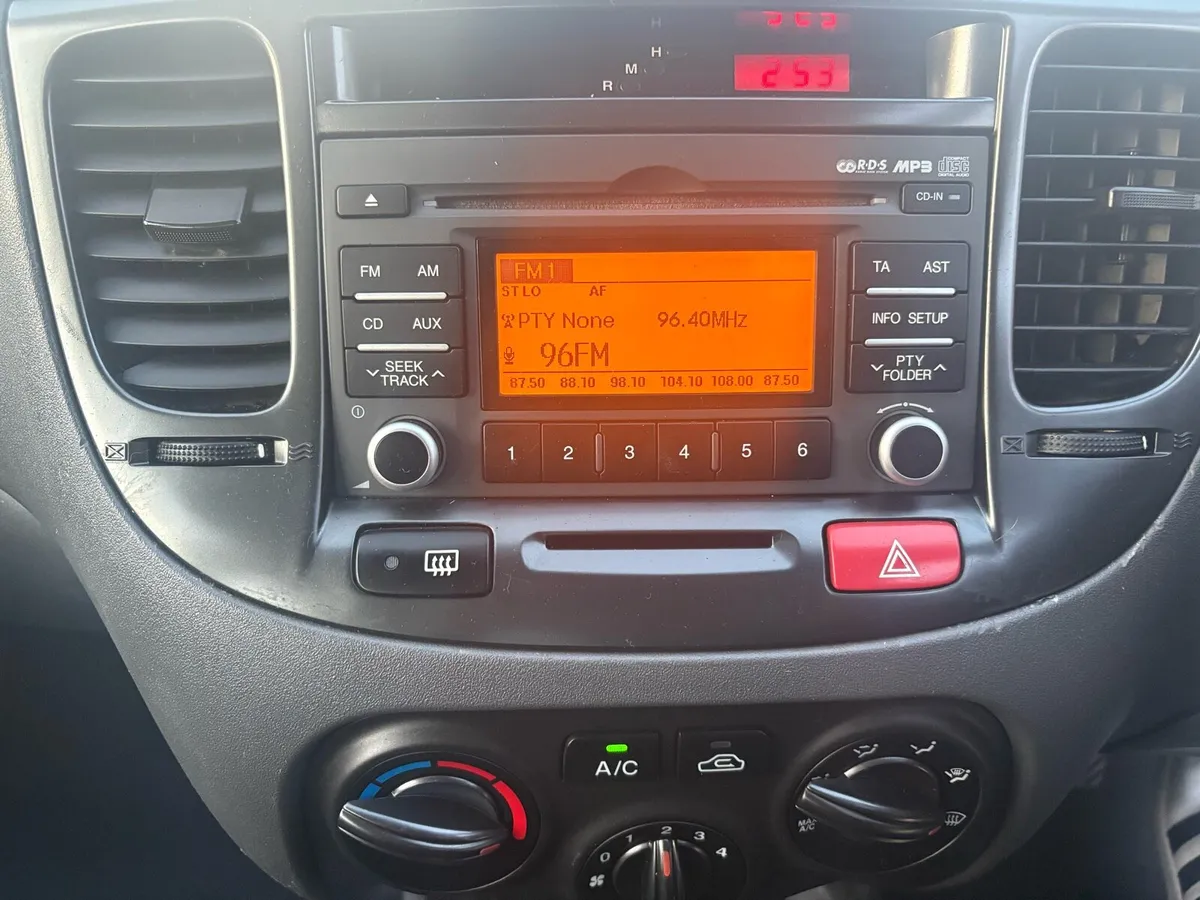 2010 Kia Rio DSL - Image 3