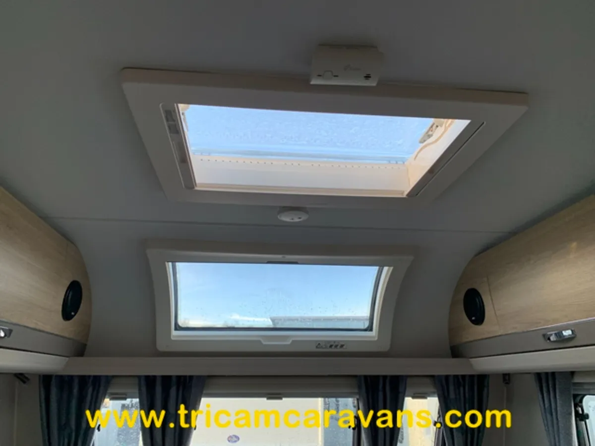 2018 Elddis Avante 840/6 8' Twin Axle Fixed Bed - Image 3