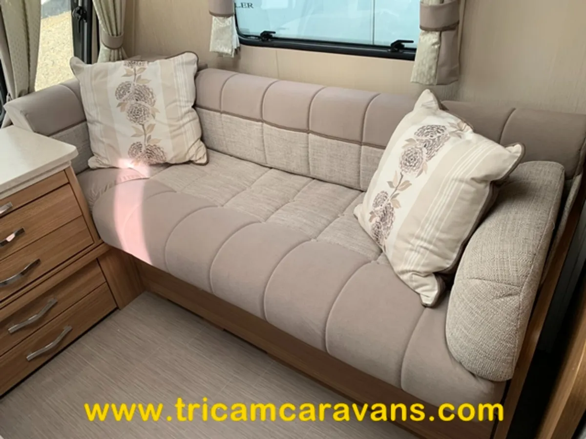 2016 Compass Rallye 636/6 Twin Axle, Fixed Bunks - Image 3