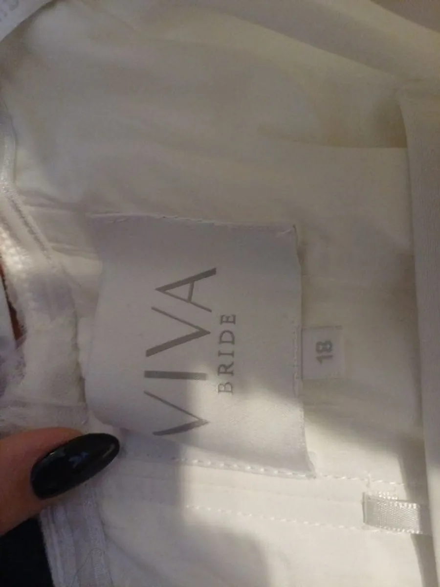 Wedding dress - Image 2