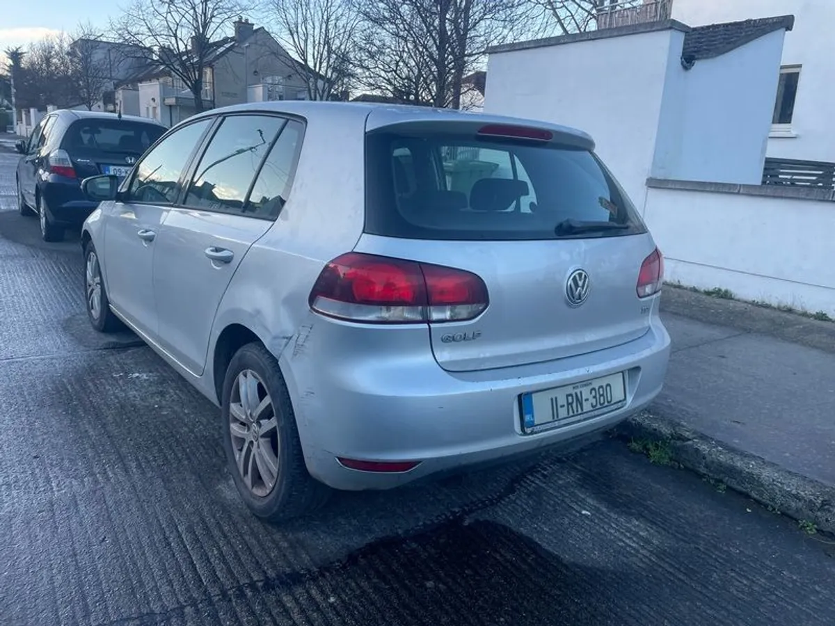 2011 Volkswagen Golf - Image 3