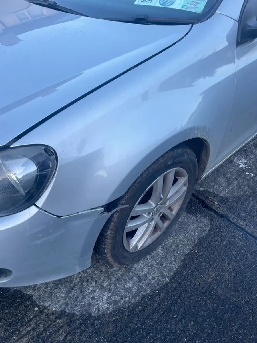 2011 Volkswagen Golf - Image 4