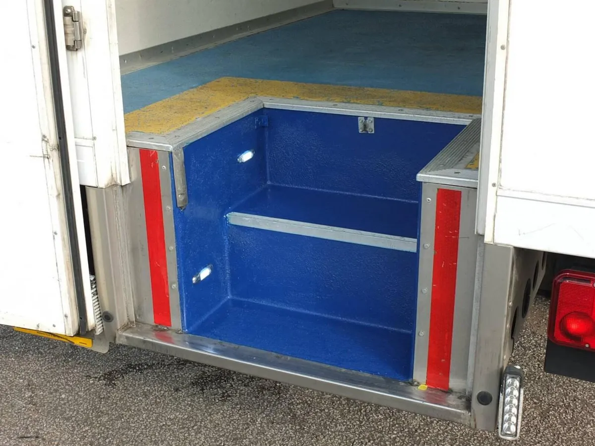 2019 Mercedes-Benz Sprinter Refrigerated Box Van - Image 4