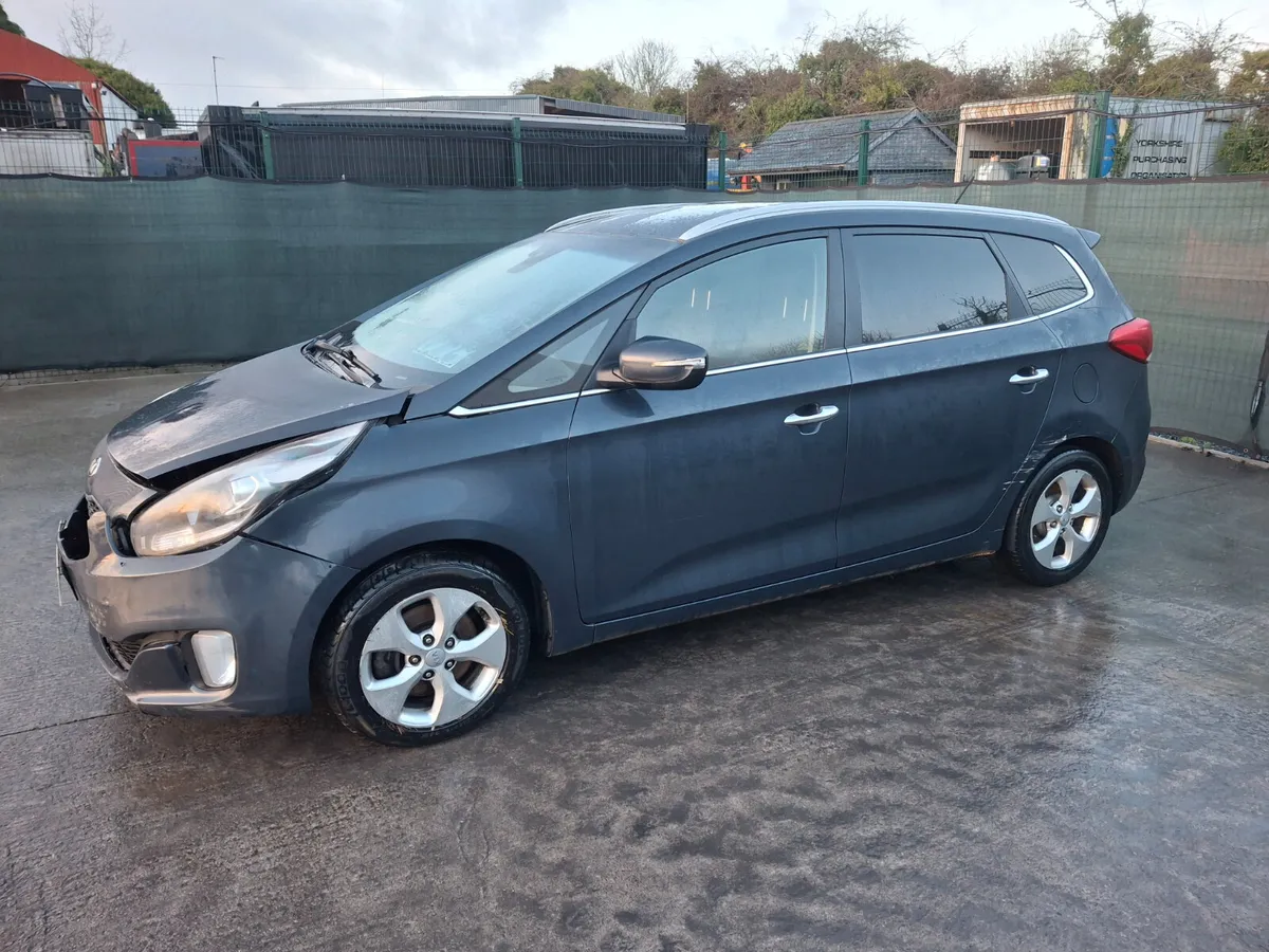 2016 Kia Carens  1.7 Diesel  7 seater - Image 1