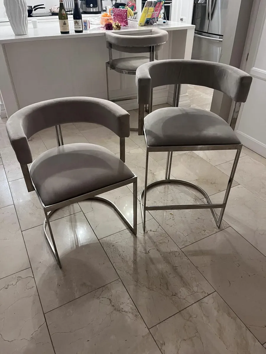 Dining Chairs & Bar Stools - Image 1