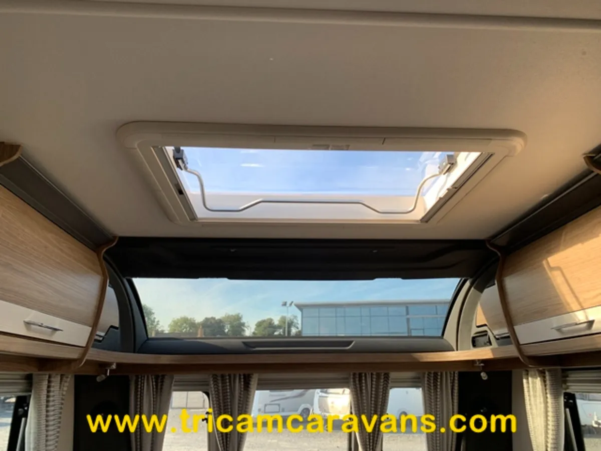 2018 Coachman VIP 574/4 Transverse Island Bed - Image 3