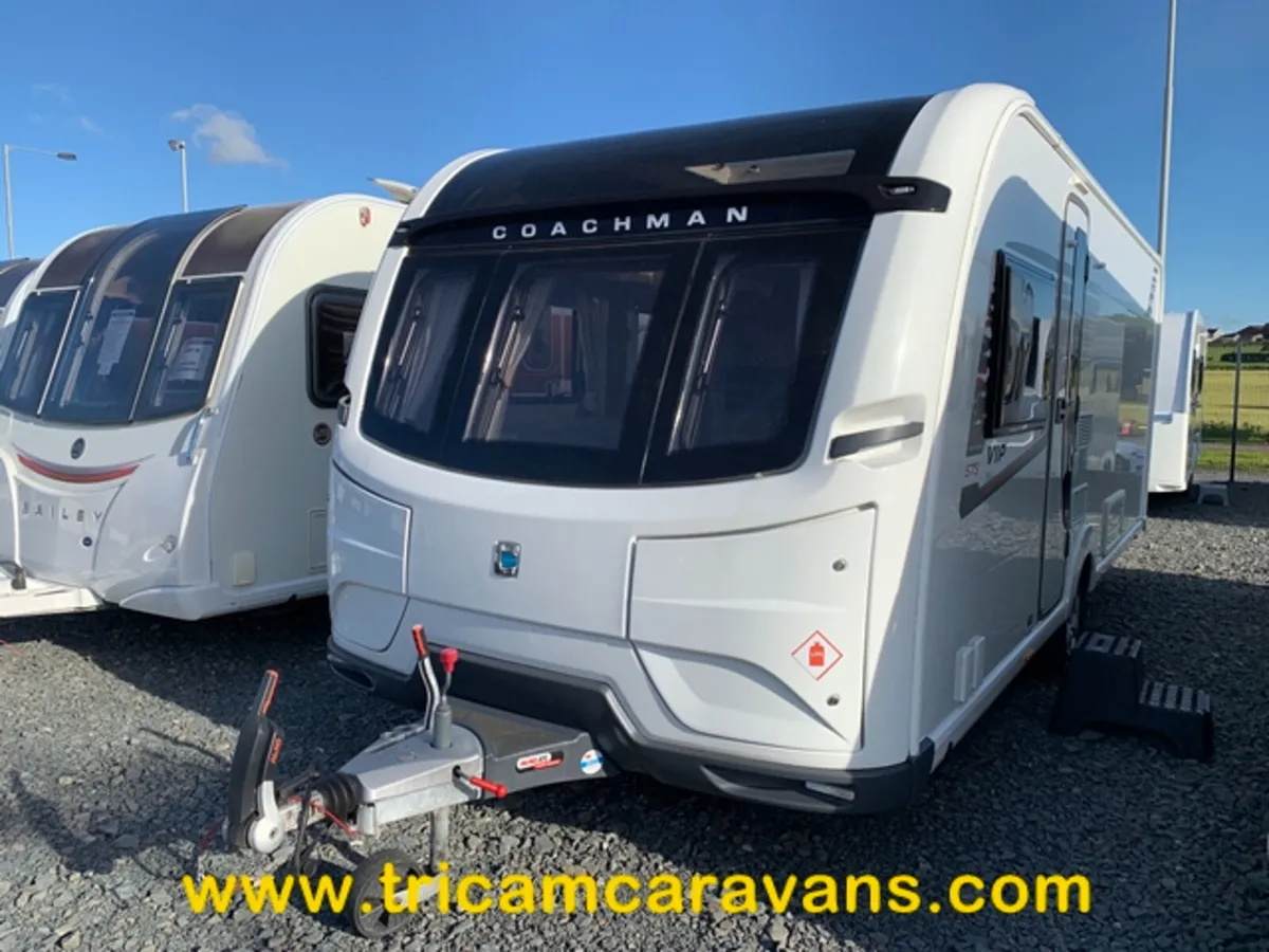 2018 Coachman VIP 574/4 Transverse Island Bed - Image 1
