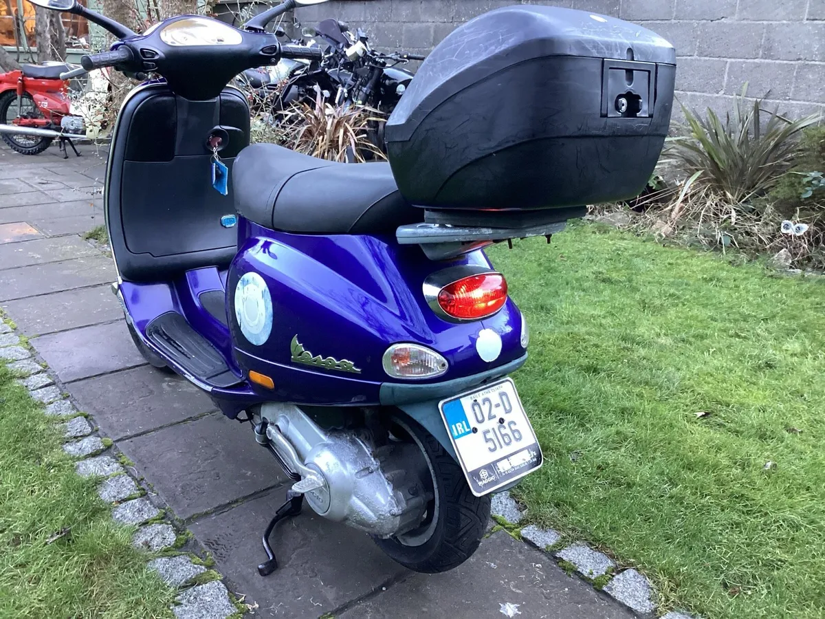 2002 Vespa et4 125 moped project. - Image 2