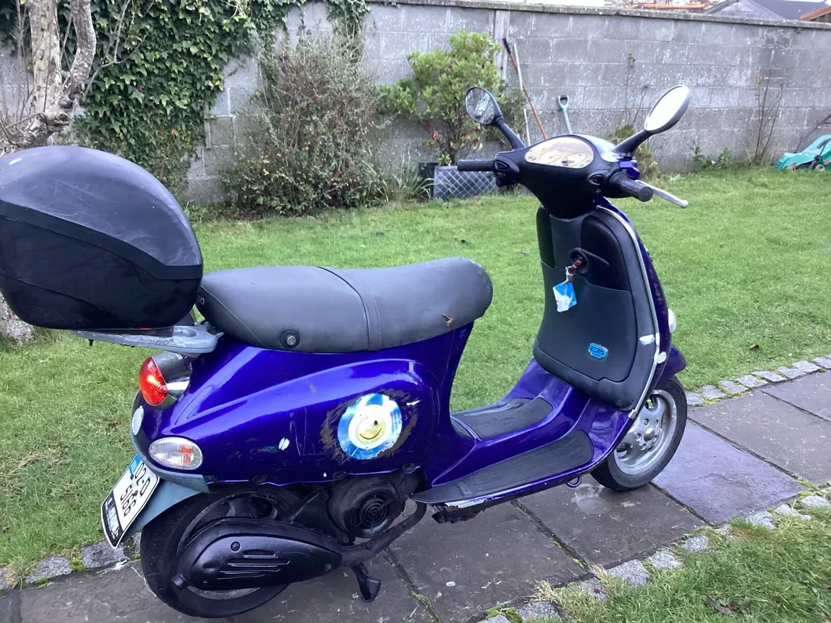 2002 Vespa et4 125 moped project. - Image 3