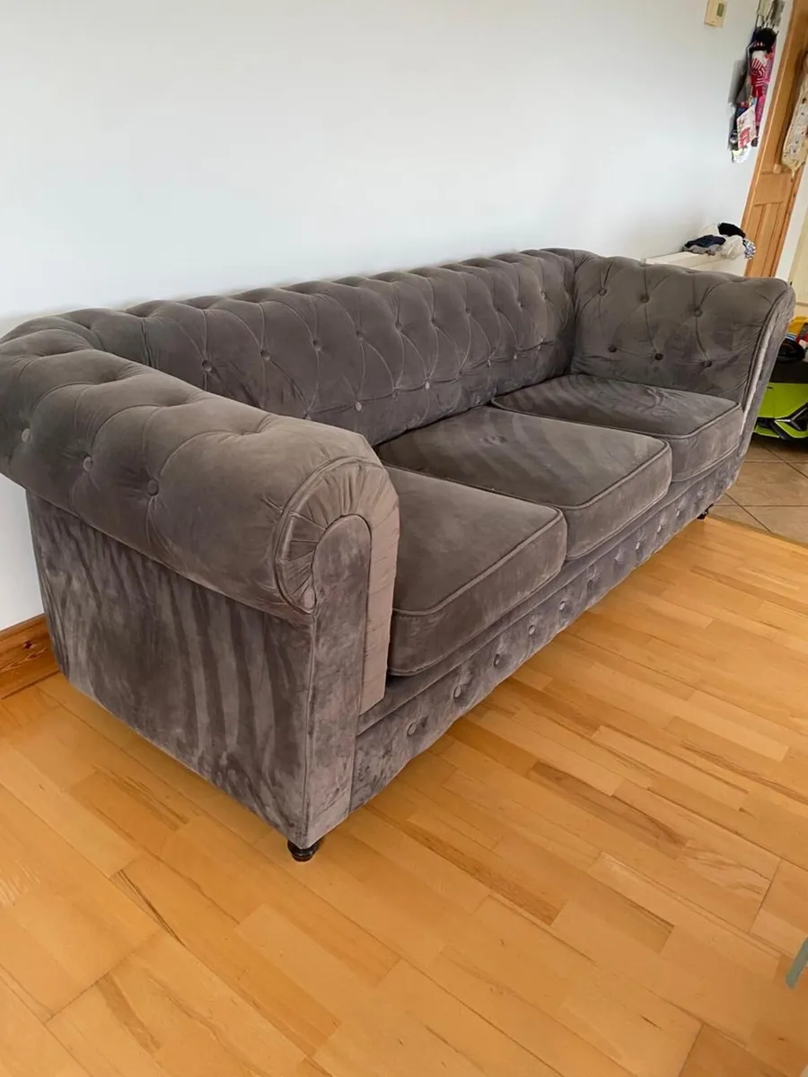 Chesterfield fabric sofa - Image 2