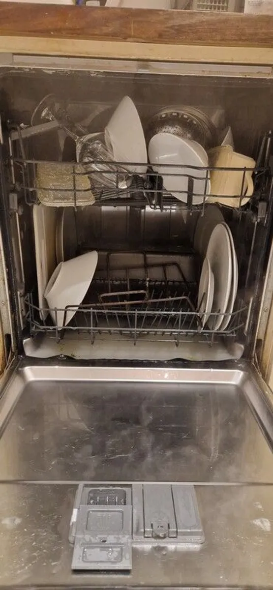 whirlpool integrated dishwasher - Image 1