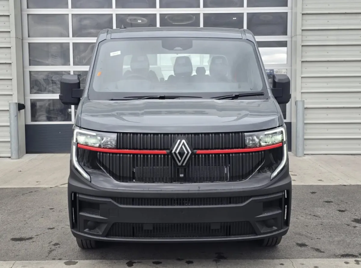 Renault Master Red Edition Chassis and Cab 150BHP - Image 4