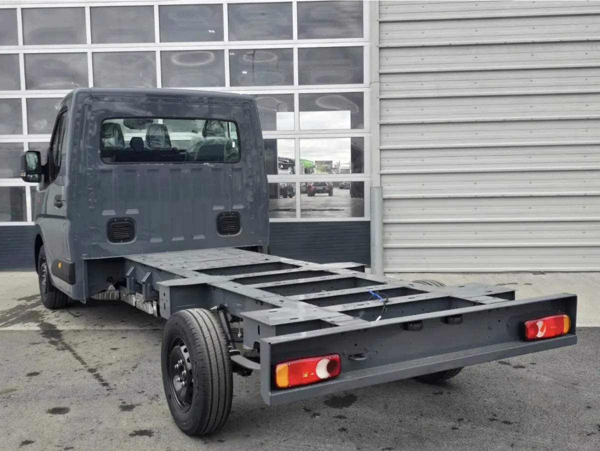 Renault Master Red Edition Chassis and Cab 150BHP - Image 3