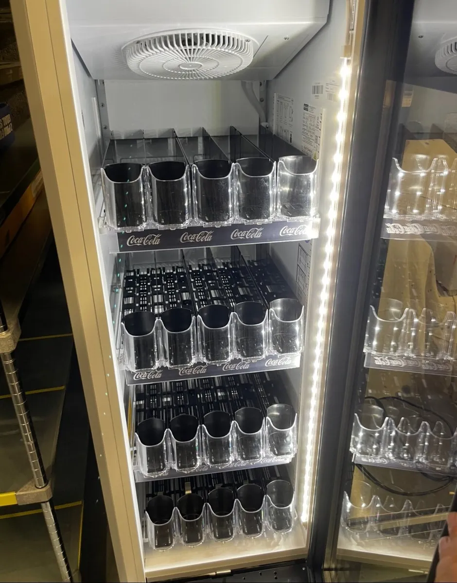 Commercial Coca Cola drinks fridge - Image 2