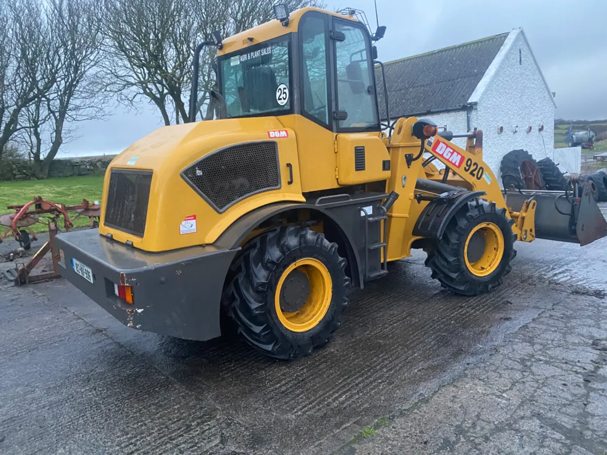 D g m loader 920 - Image 1