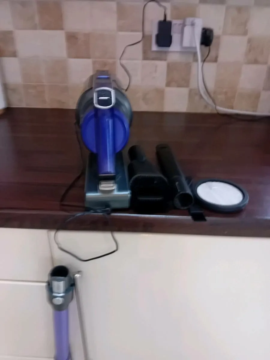 CORDLESS VACUM CLEANER ELECTRIC AS NEW - Image 2