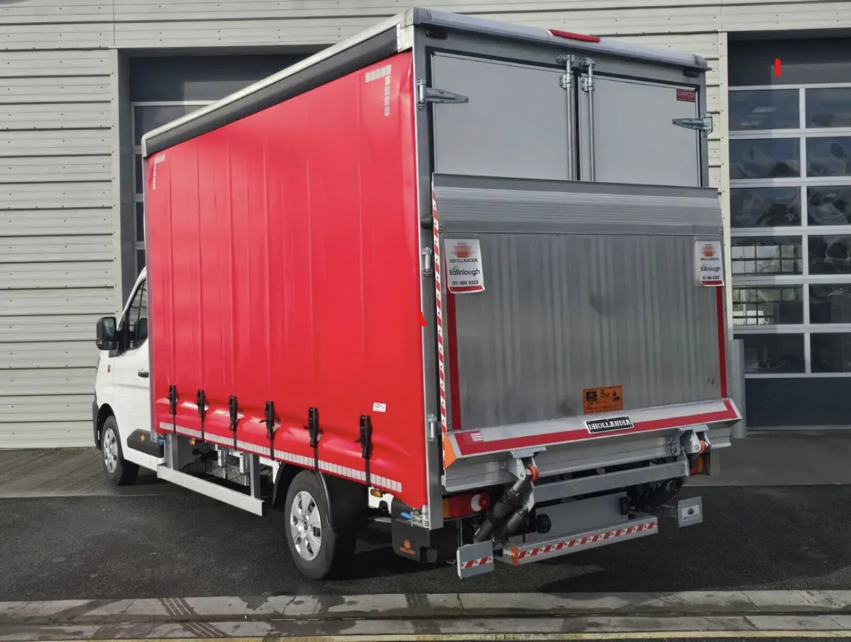 Renault Master Red Edition Curtain Side - Image 3