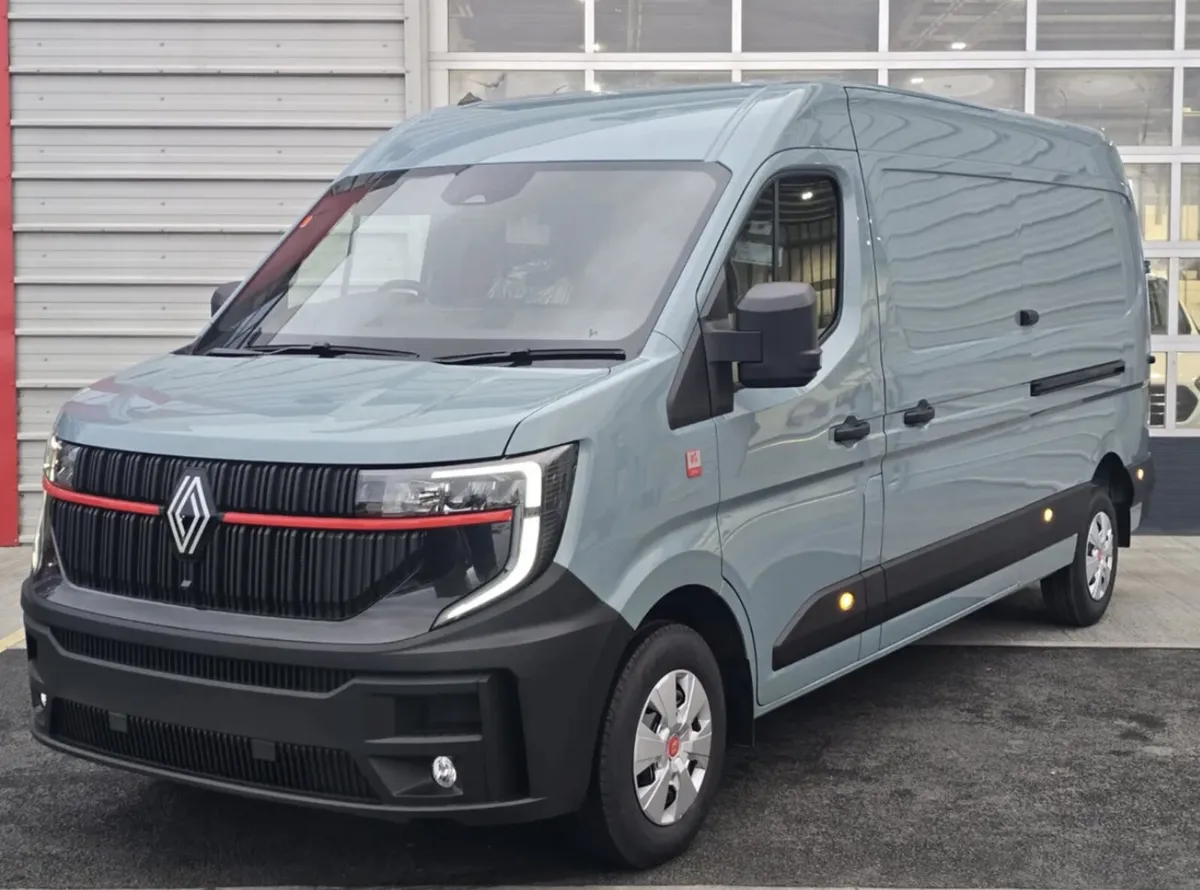 Master Red Edition L3H2 170BHP Auto - Image 2