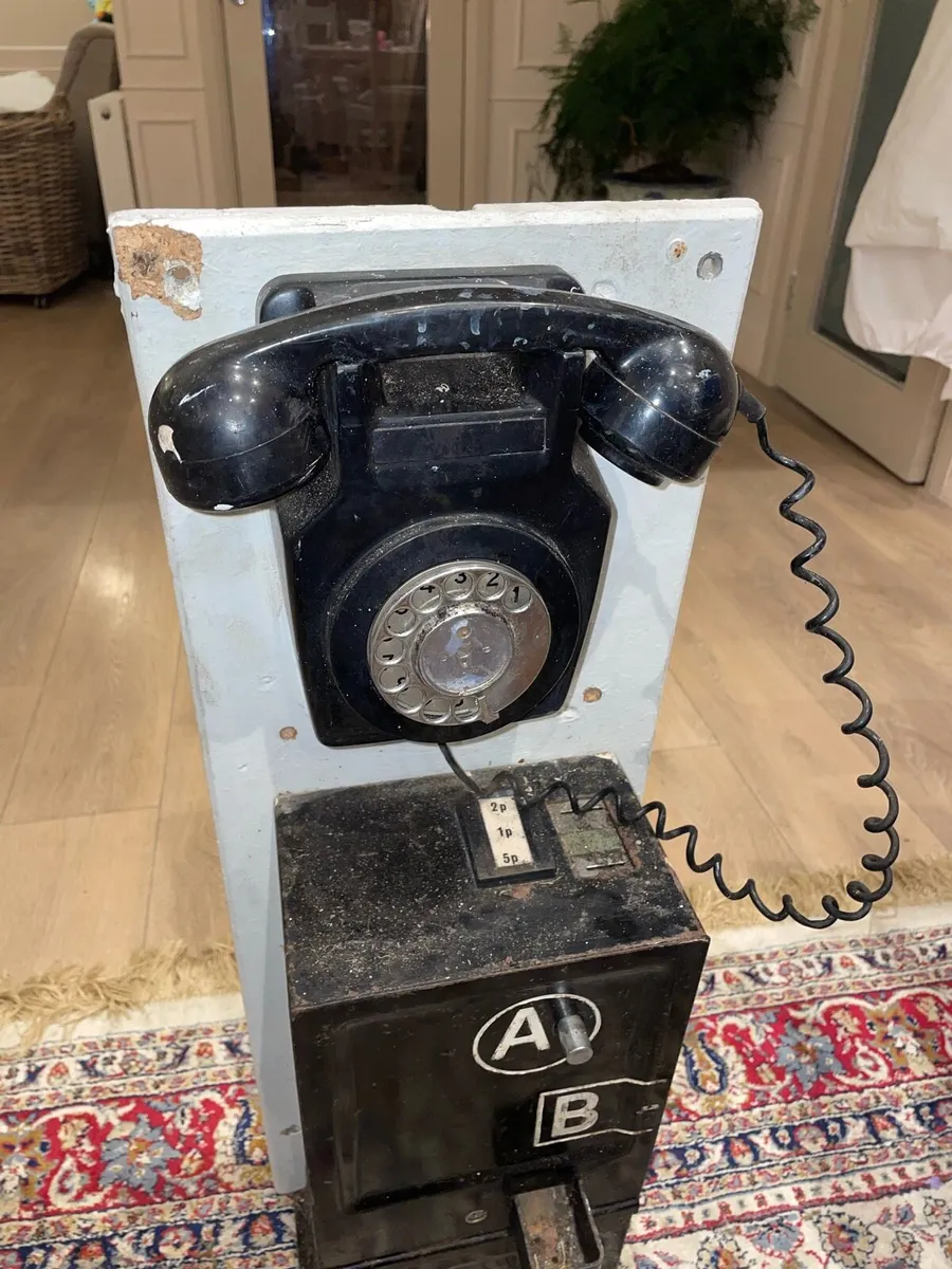 Vintage rotary dial telephone - Image 3