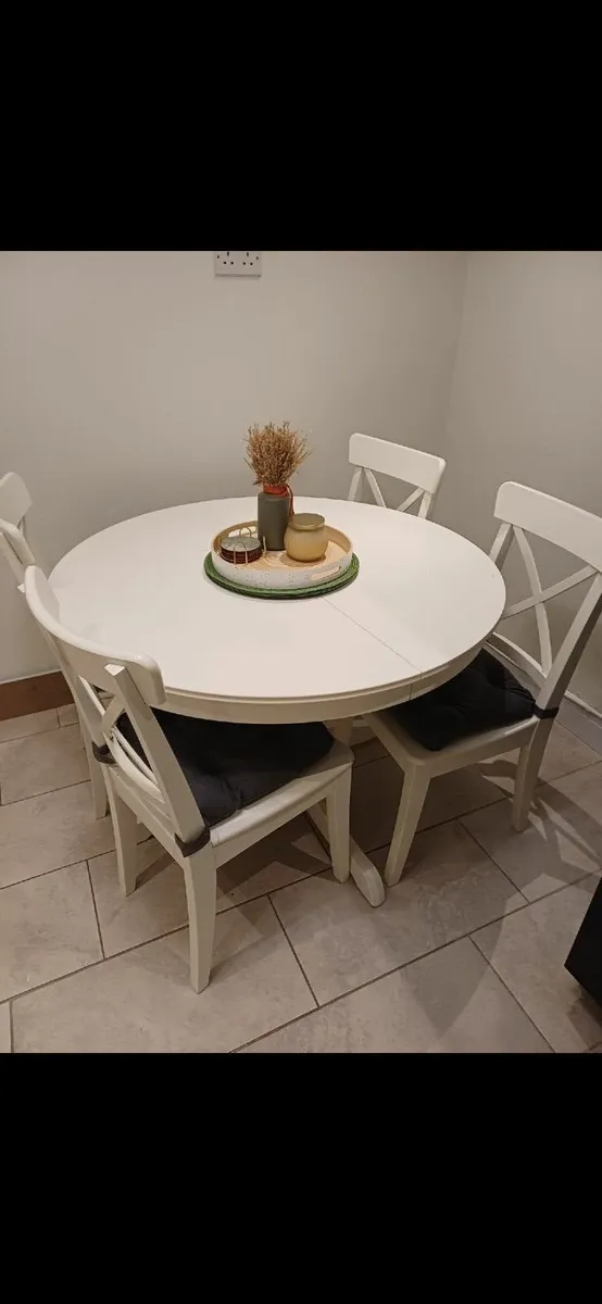 Table & Chairs - Image 3