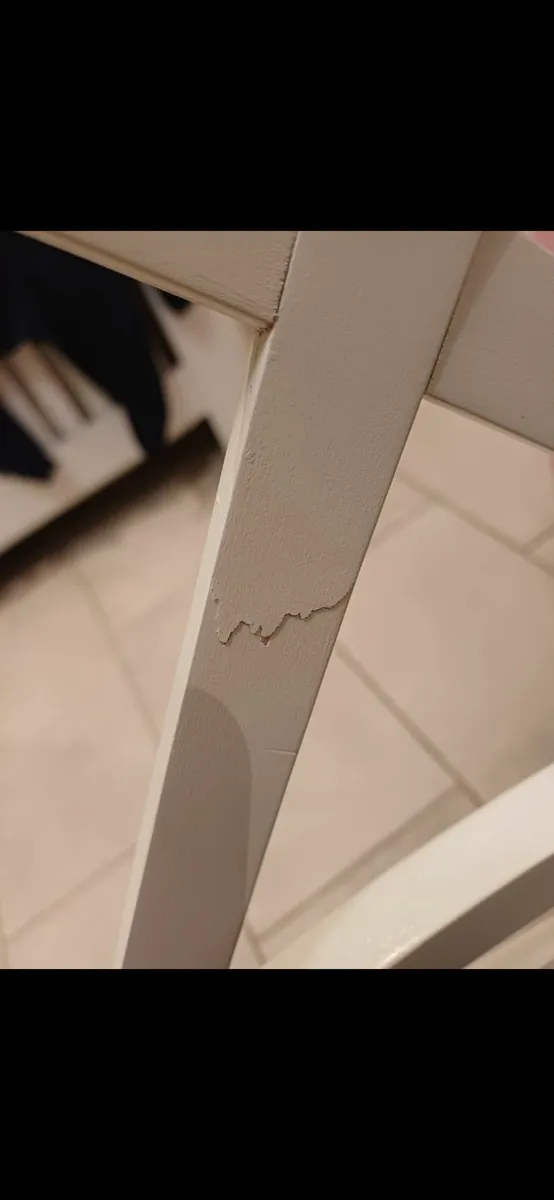 Table & Chairs - Image 4