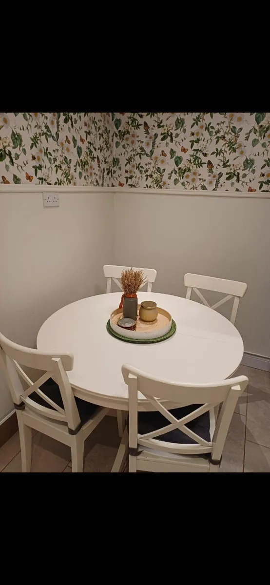 Table & Chairs - Image 1