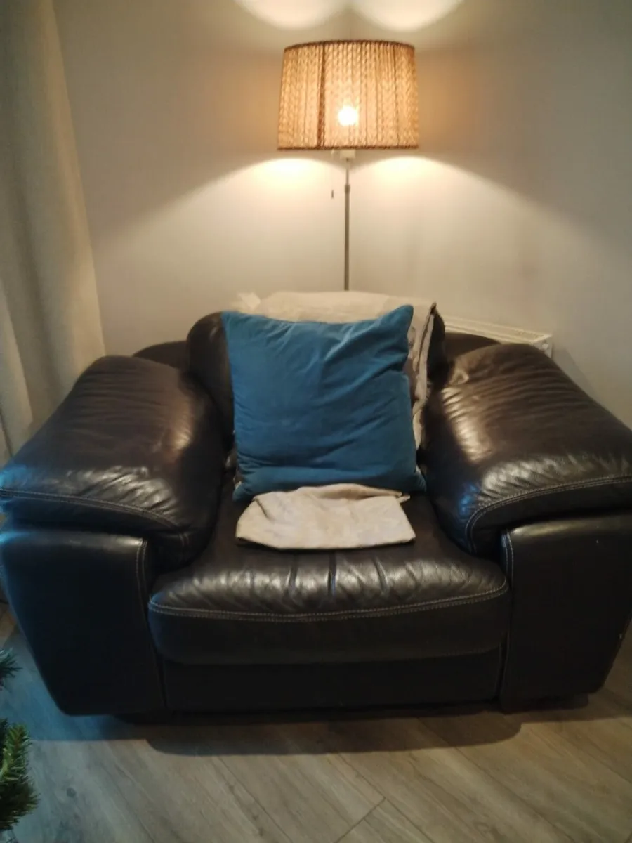 Leather sofa set - Image 4