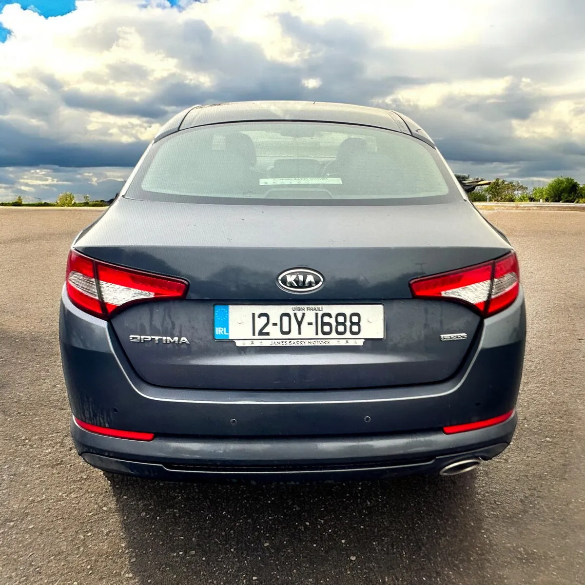 2012Kia Optima 1.7 D Platinum 17" Alloys Automatic - Image 2