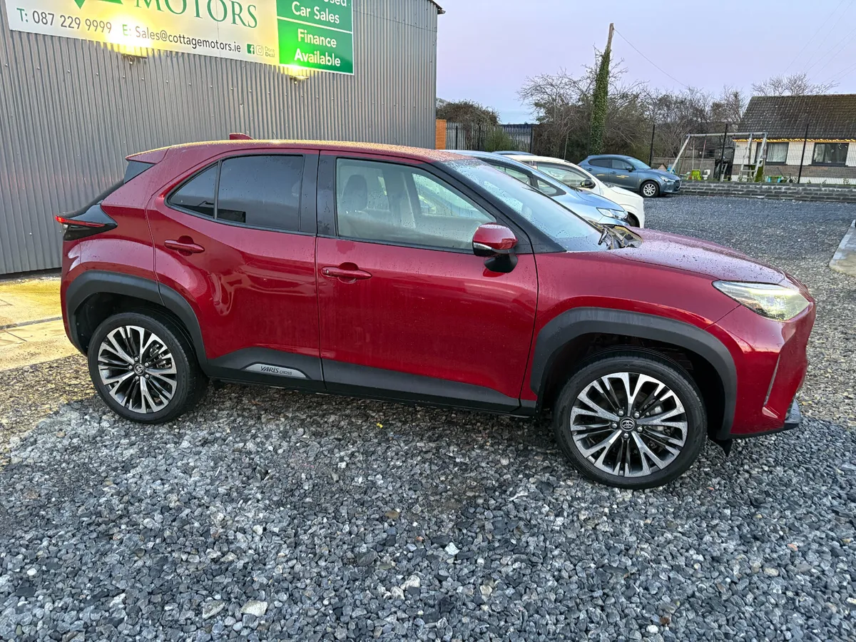 TOYOTA YARIS CROSS 1.5 PETROL HYBRID *HUGH SPEC* - Image 3