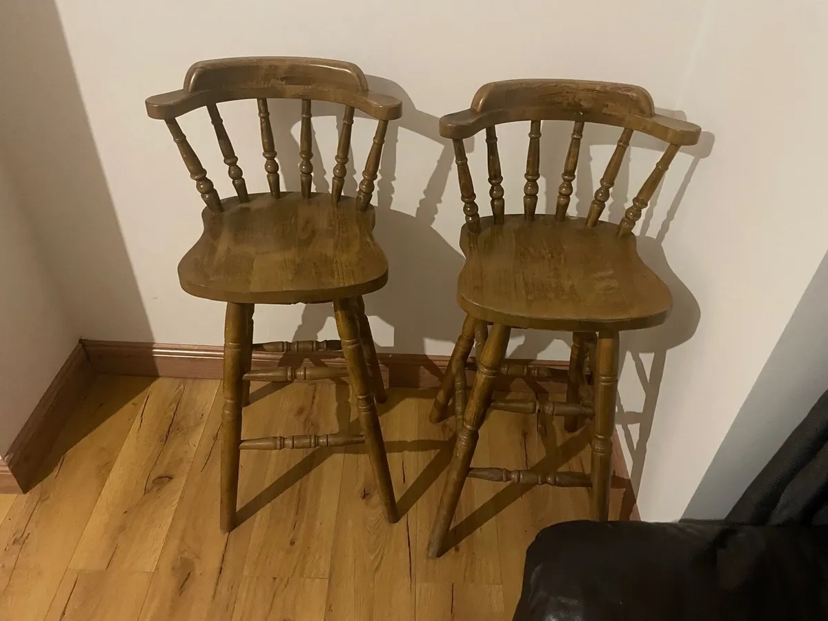 2 bar stools €100 pair - Image 4