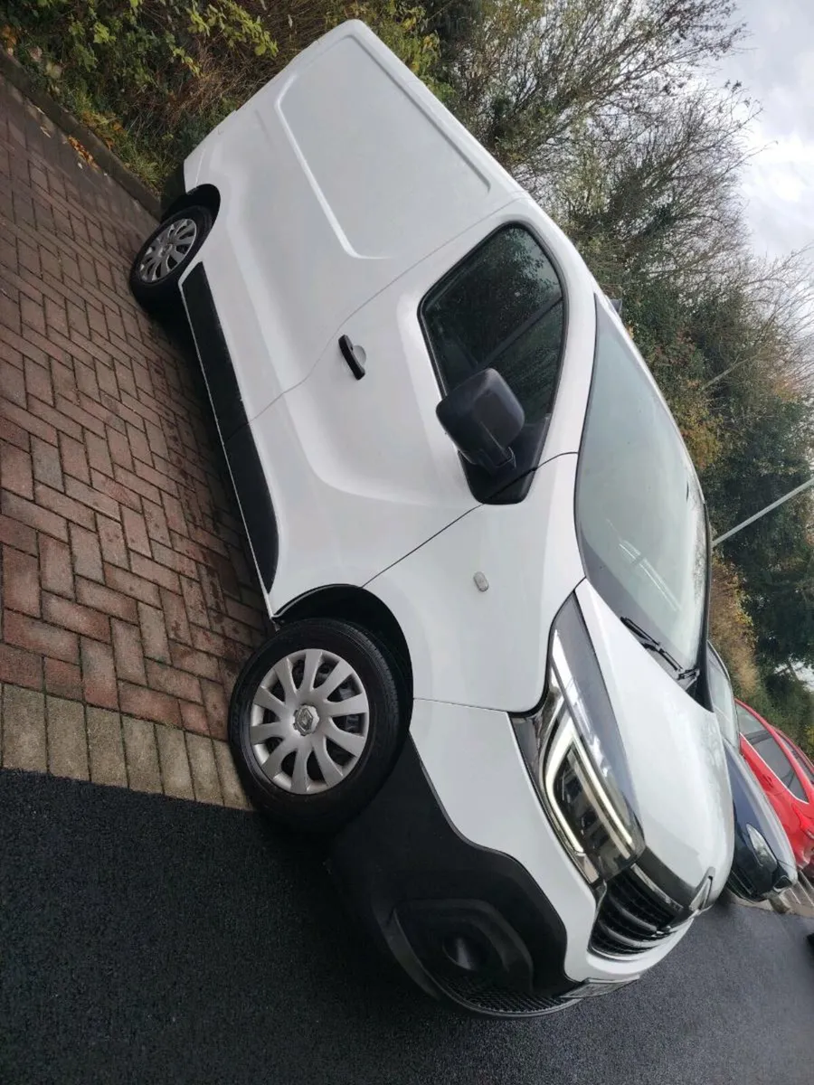 Renault Traffic - Image 2