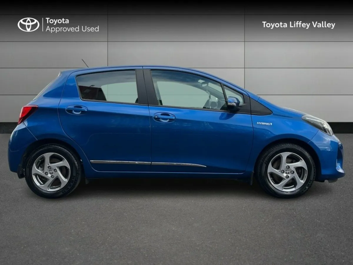Toyota Yaris YARIS HYBRID LUXURY MC - Image 3