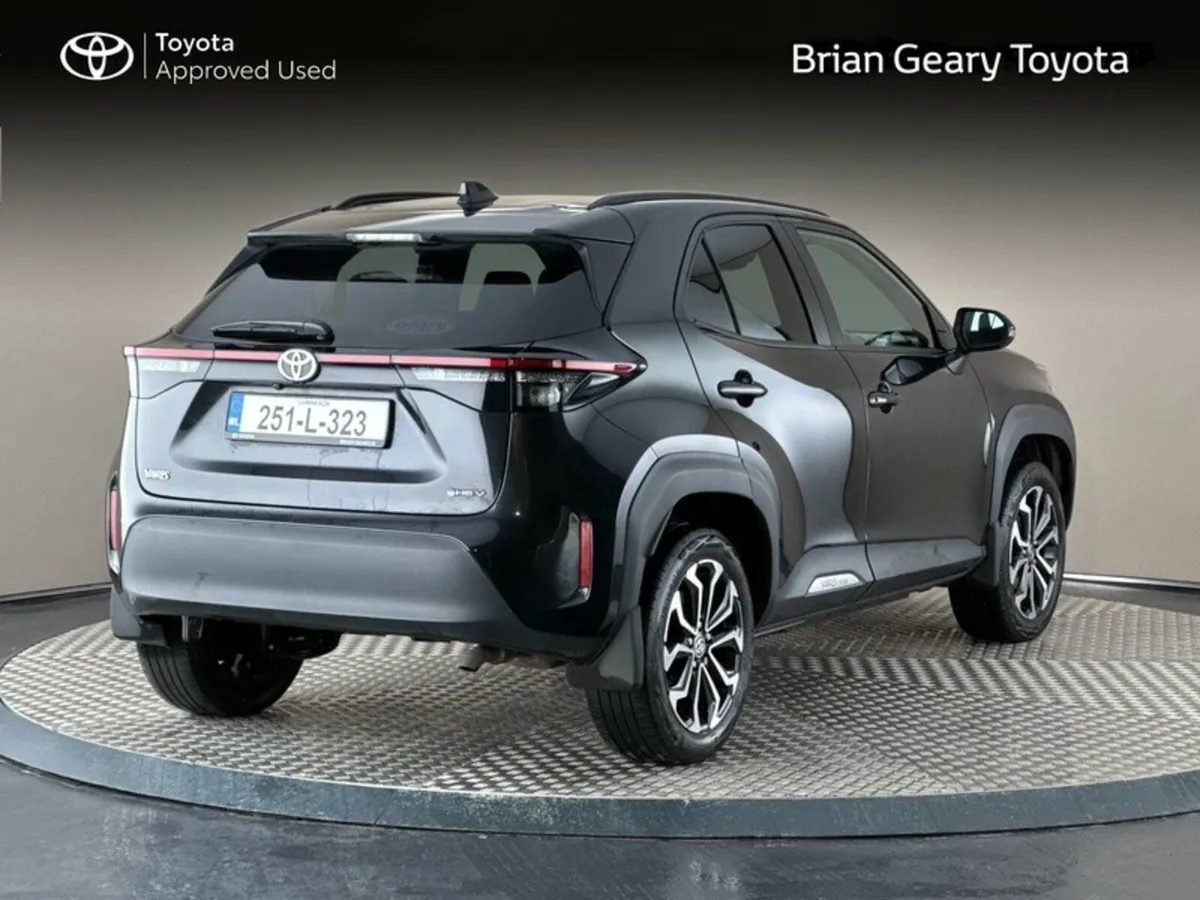 Toyota Yaris Cross HYBRID LUNA SPORT - Image 2
