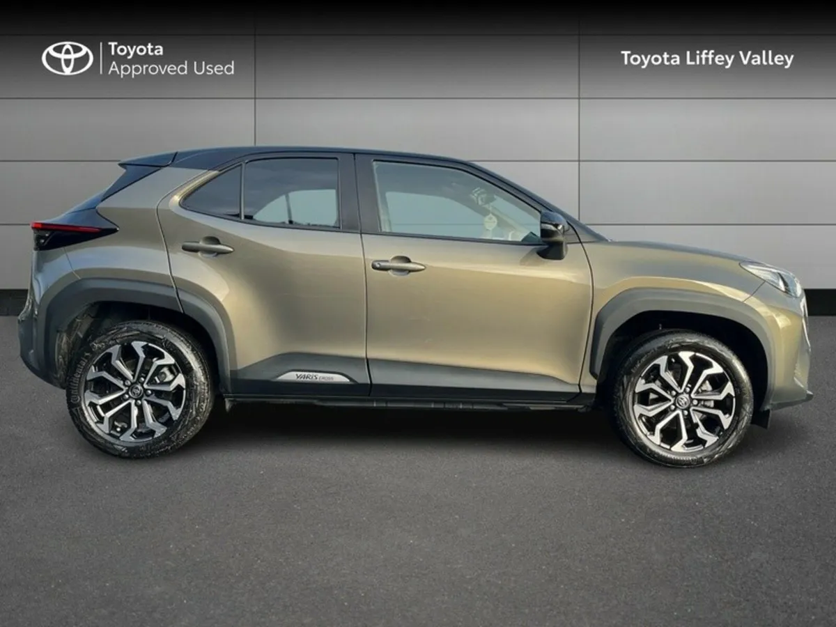 Toyota Yaris Cross YARIS CROSS LUNA SPORT - Image 3