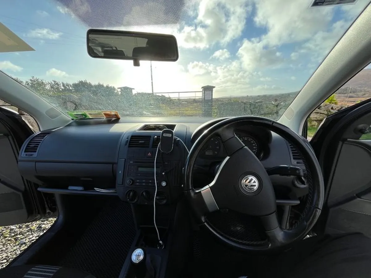 2009 Volkswagen Polo - Image 2