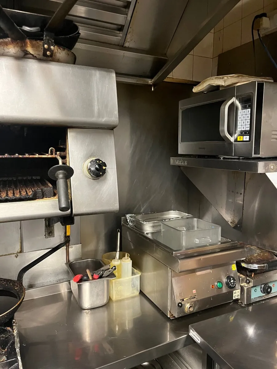 Contents of a Restaurant - Image 4