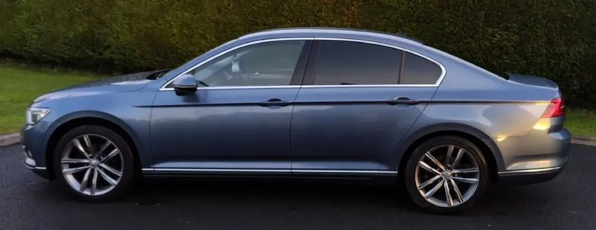 Volkswagen Passat 2015 - Image 2