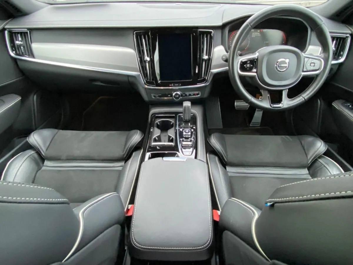 Volvo S90 R-DESIGN T8 PHEV - Image 2