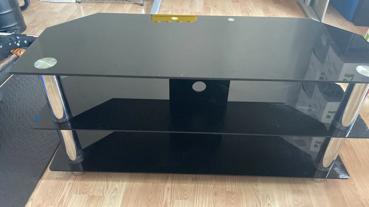 TV stand - Image 1