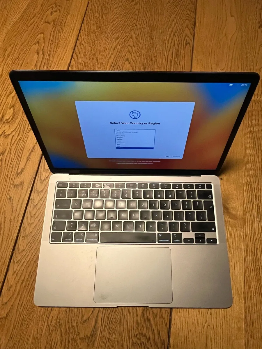 MacBook Air 13” (2020) - Image 2