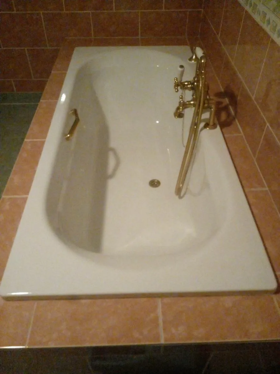 Castiron bath and sink - Image 1