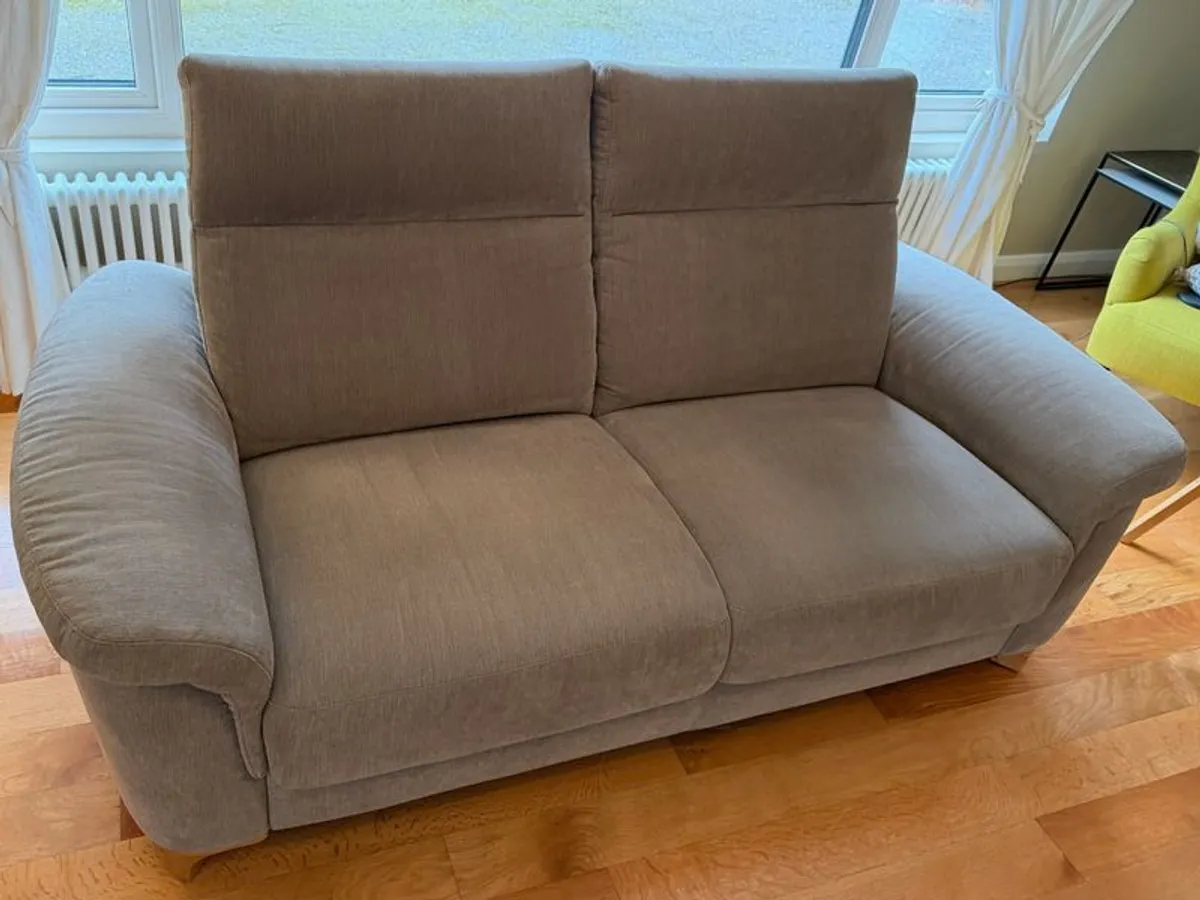 Two-seater sofa and foot stool taupe velvet - Image 2