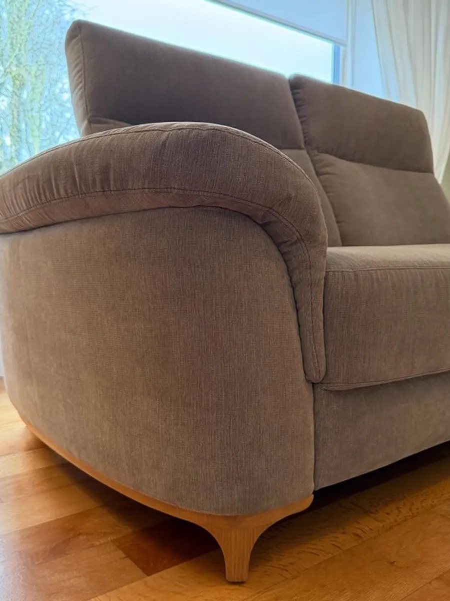 Two-seater sofa and foot stool taupe velvet - Image 3