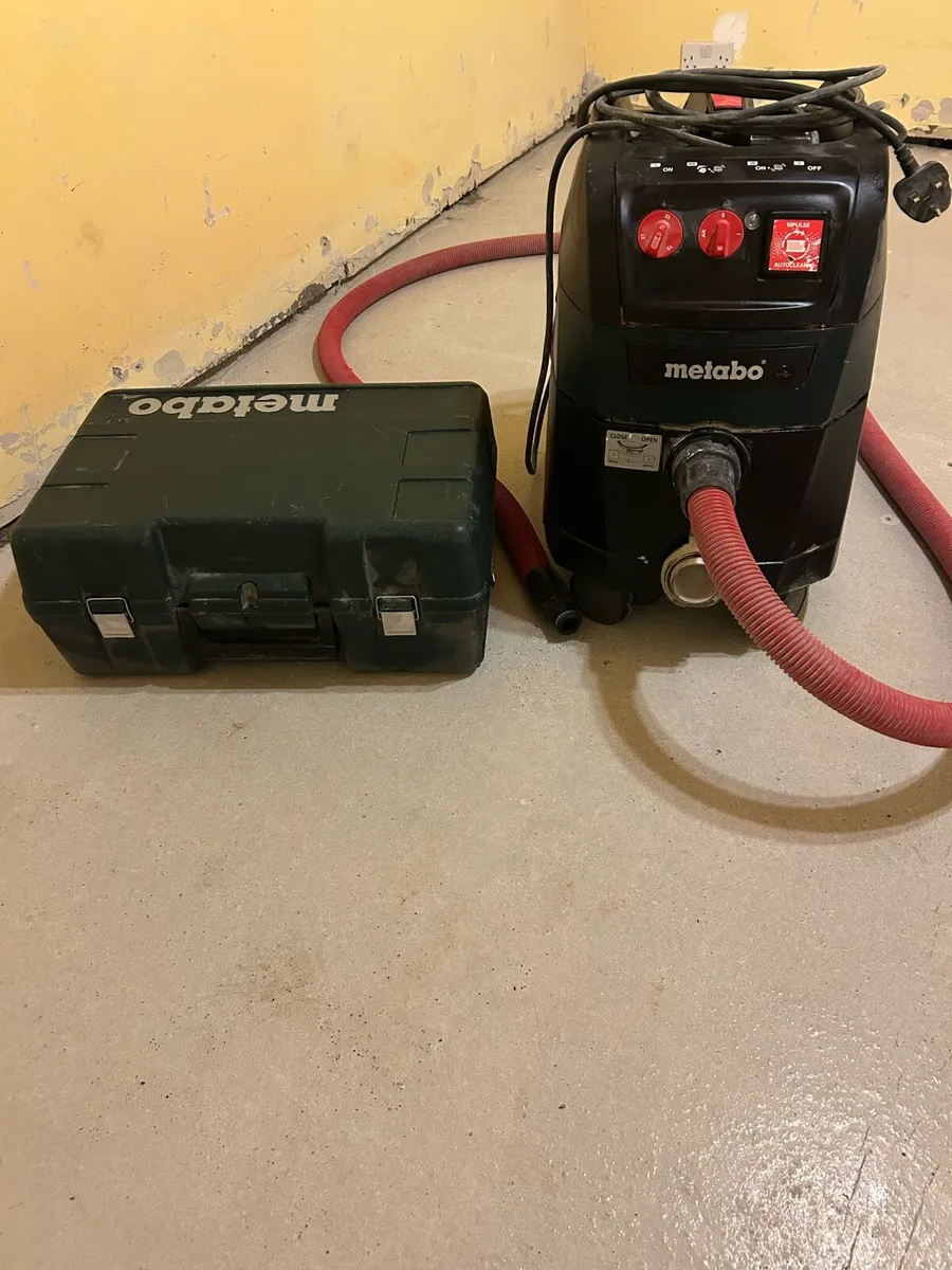 Metabo Wall chaser and Vacuum - Image 1