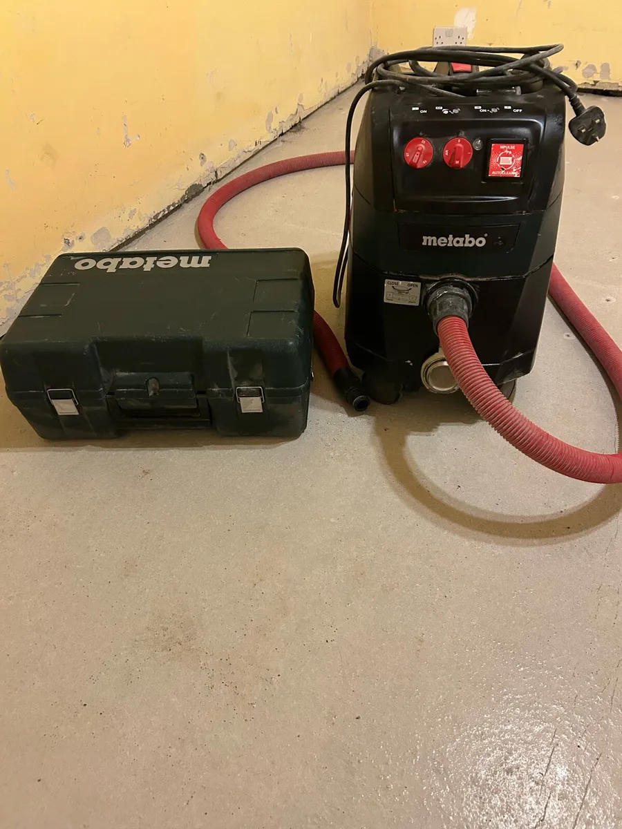 Metabo Wall chaser and Vacuum - Image 4