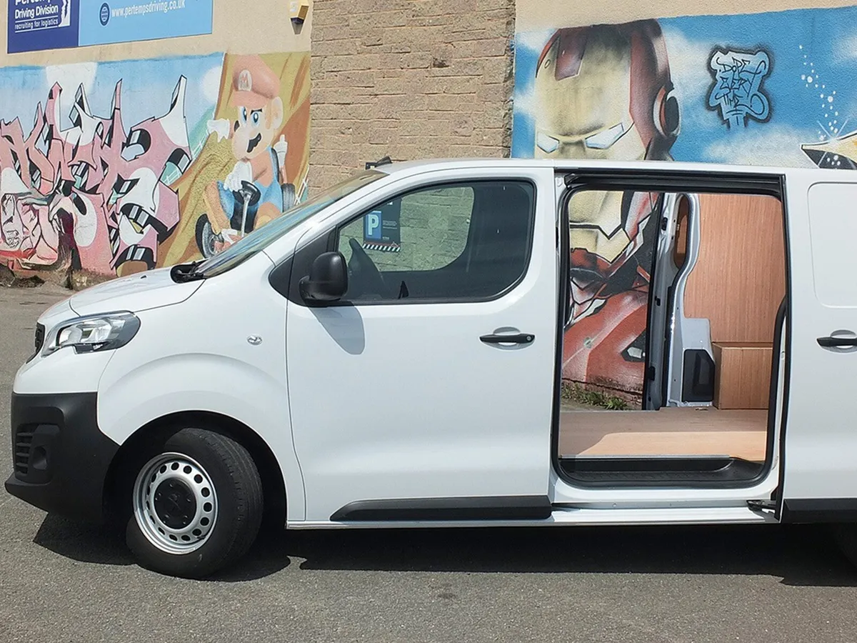 2023 Peugeot Expert Low Roof Panel Van - Image 4