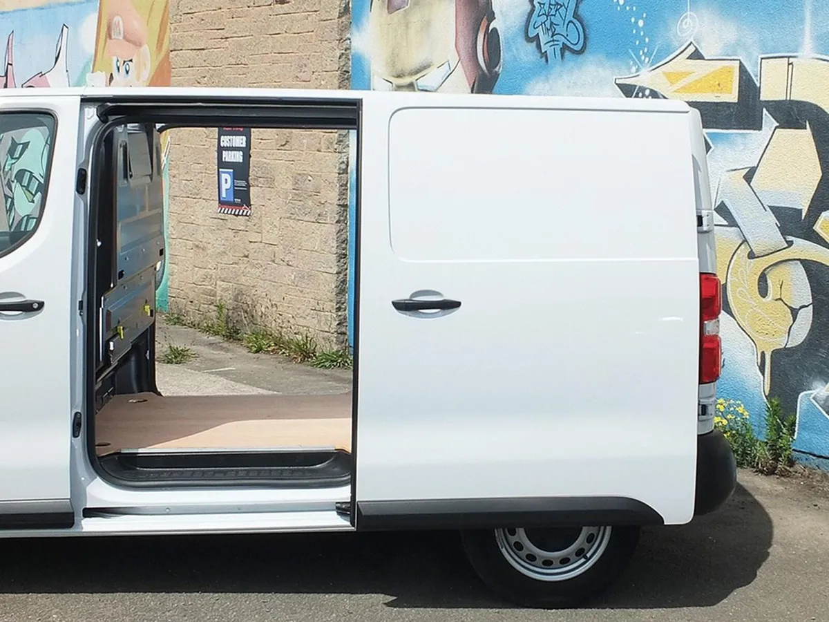 2023 Peugeot Expert Low Roof Panel Van - Image 3